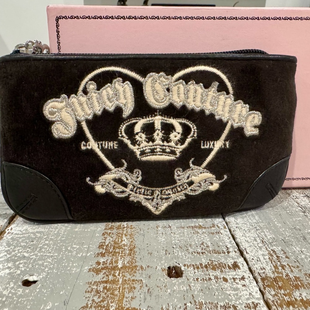 Juicy Couture Y2K Black and Cream Wristlet / Clutch NWOT
